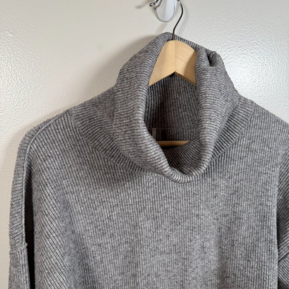 Free People Softly Structured Tunic Sweater Size Large Oversized Turtleneck Gray - Picture 4 of 9